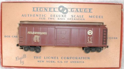 lionel oo44 boxcar in display box